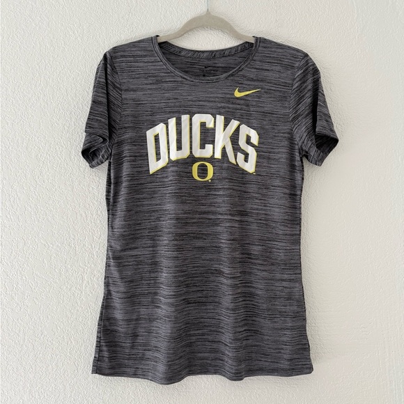 Nike Women's Gray Oregon Ducks T-Shirt size Small - Picture 1 of 6